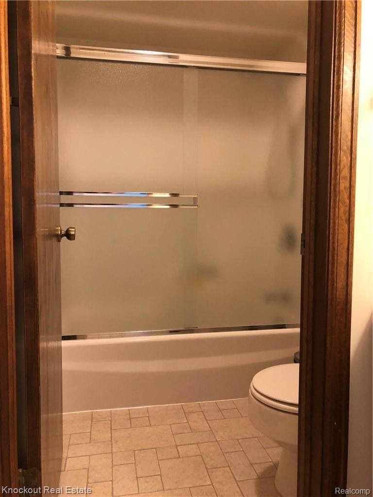 225 Churchgrove Road Frankenmuth, MI 48734 - Photo 14 of 20 Churchgrove 225 Listing Pics Master Shared Bath 2.jpg