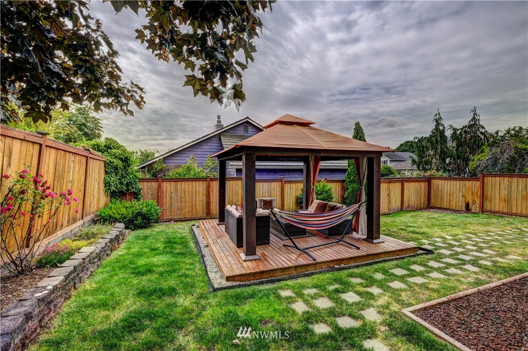 23221 13th Place West Bothell, WA 98021 - Photo 24 of 29 a front view of a house with garden