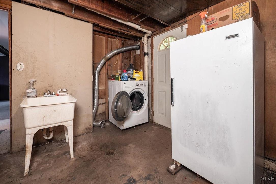 504 Heyer Mill Road Nazareth, PA 18064 - Photo 13 of 26 a utility room with dryer and washer
