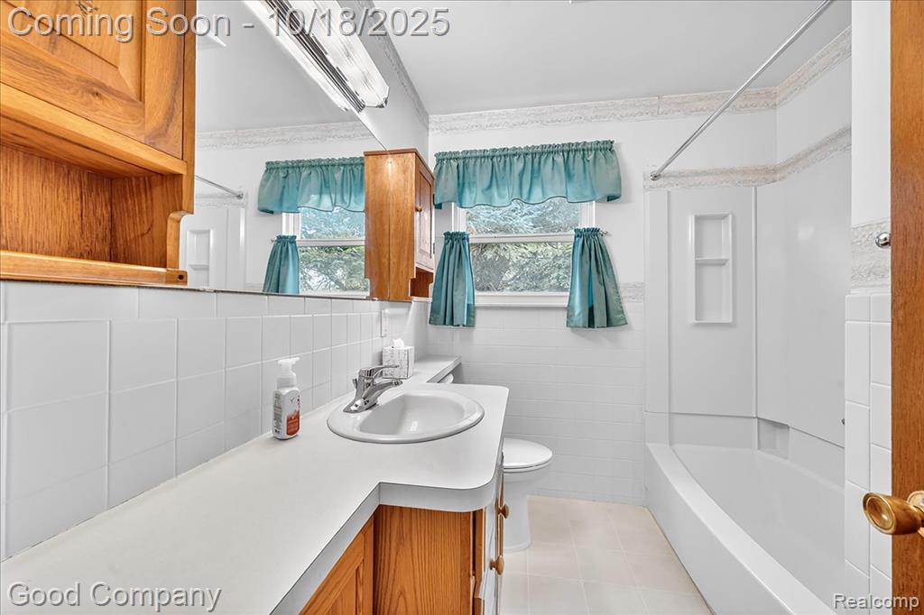 3209 Grange Hall Road Holly, MI 48442 - Photo 10 of 25 Gallery Image 10