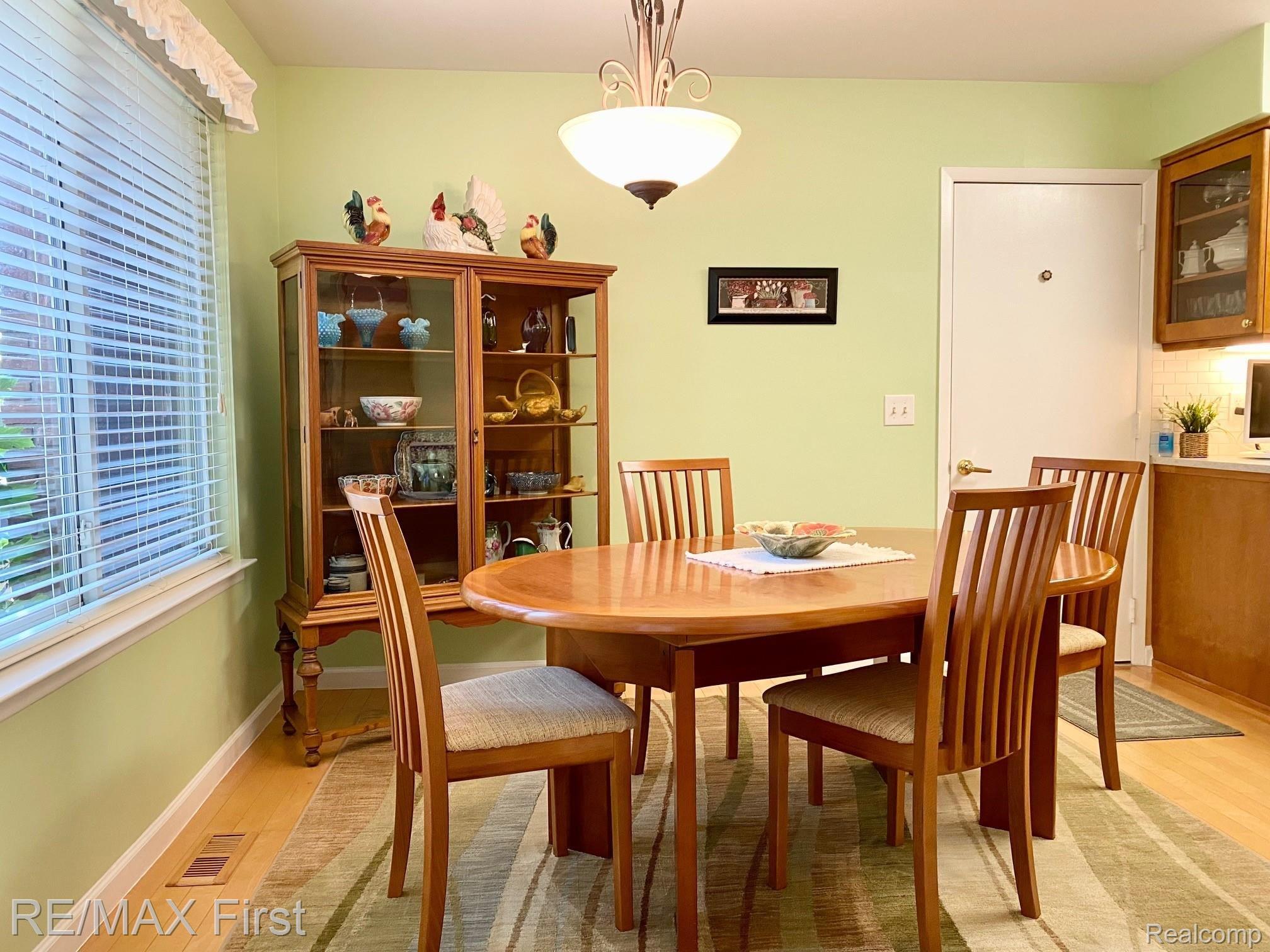 573 Tennyson Rochester, MI 48307 - Photo 11 of 40 Dining Room
