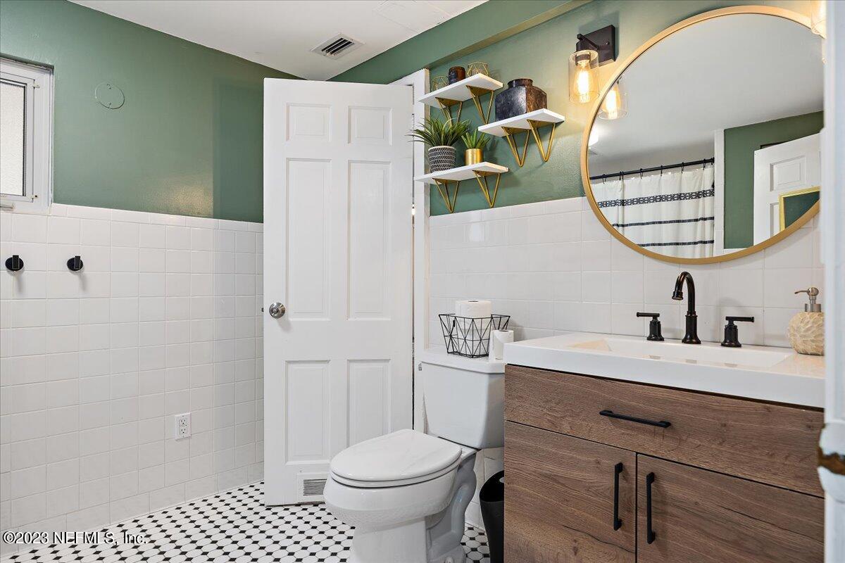 731 South Shores Road Jacksonville, FL 32207 - Photo 15 of 41 11-Primary Bathroom