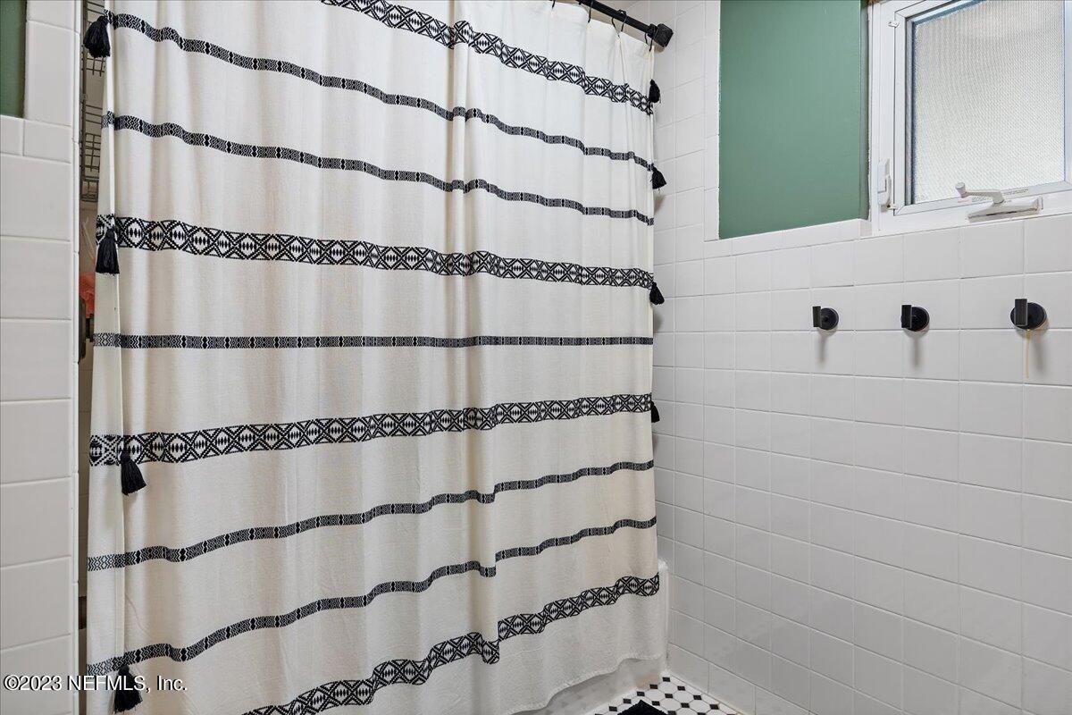731 South Shores Road Jacksonville, FL 32207 - Photo 17 of 41 12-Primary Bathroom
