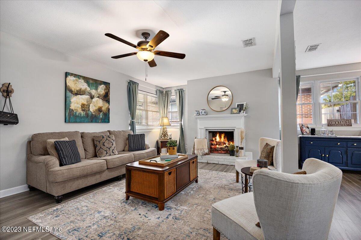 731 South Shores Road Jacksonville, FL 32207 - Photo 3 of 41 03-Living Room