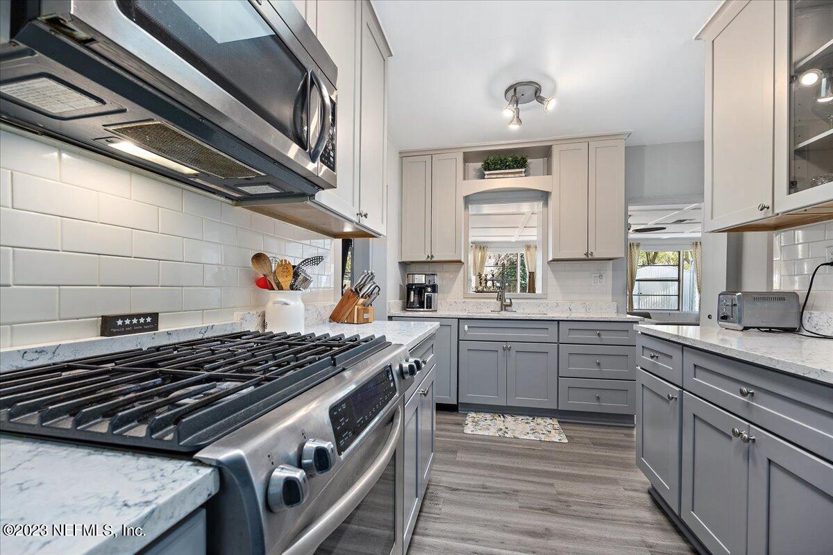 731 South Shores Road Jacksonville, FL 32207 - Photo 7 of 41 07-Kitchen