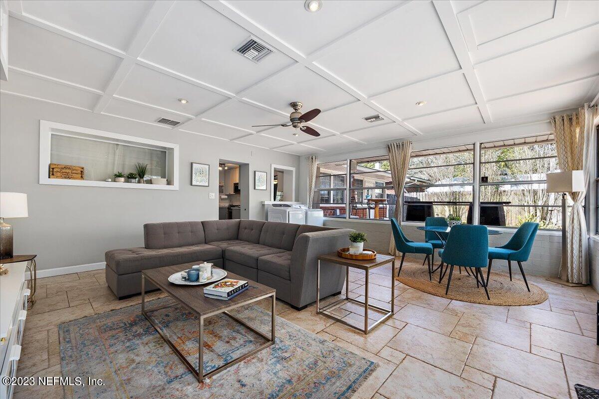 731 South Shores Road Jacksonville, FL 32207 - Photo 10 of 41 09-Family Room