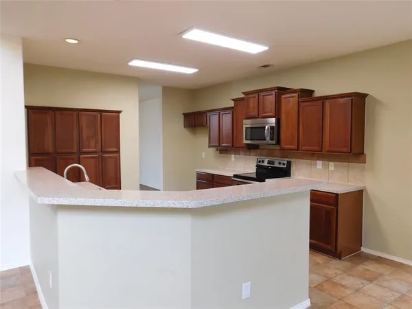 $2,600 | 620 Dyann Drive, Royse City, TX 75189