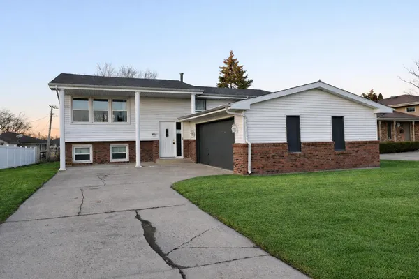 $279,900 | 411 Cherry Hill Road, Dyer, IN 46311