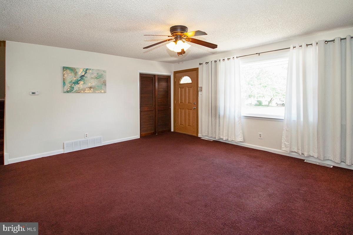 617 Vassar Road Wenonah, NJ 08090 - Photo 2 of 43 Entry/Living Room