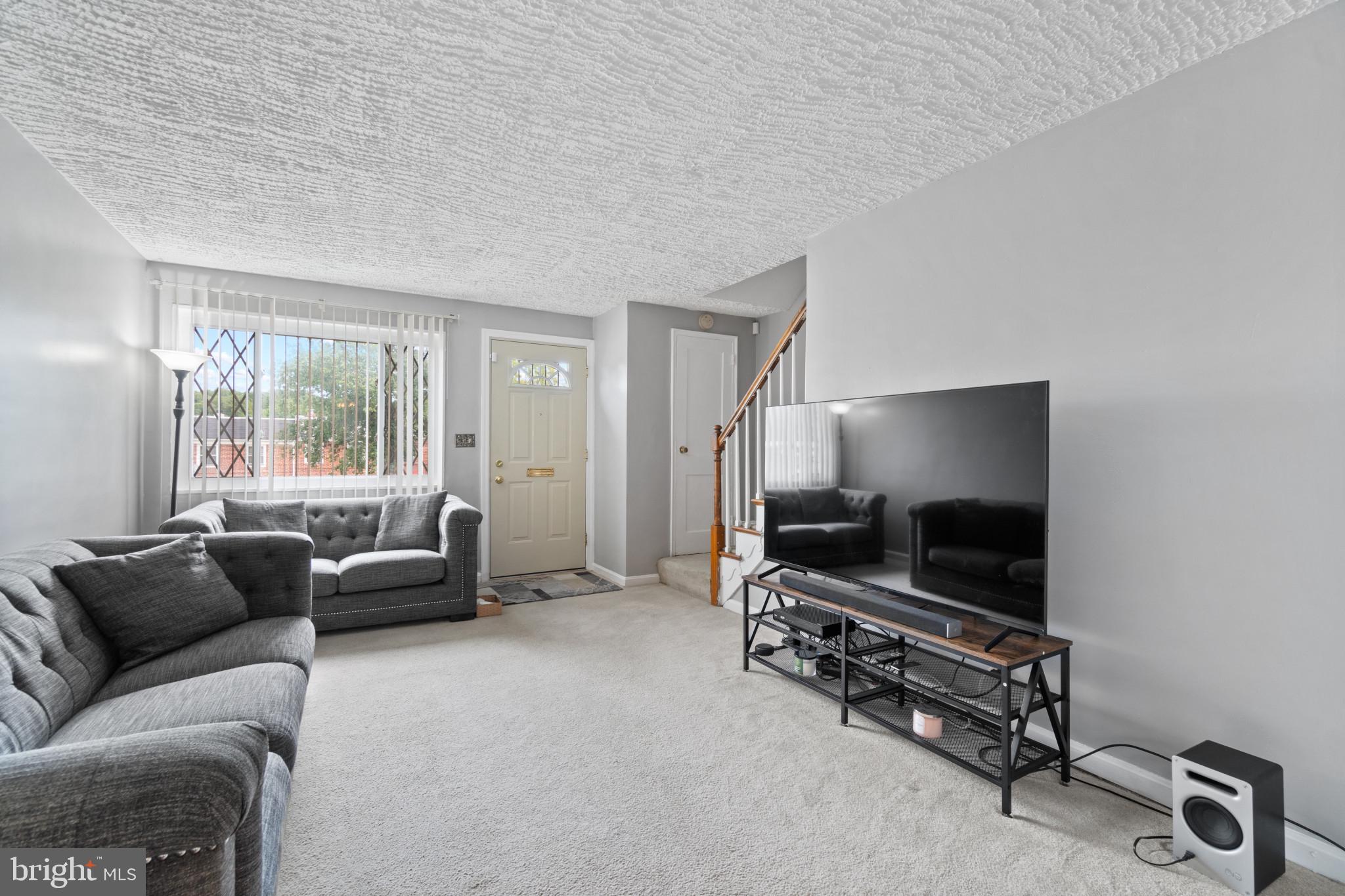 1102 Wedgewood Road Baltimore, MD 21229 - Photo 2 of 18 Beautiful Spacious Living / Family Room