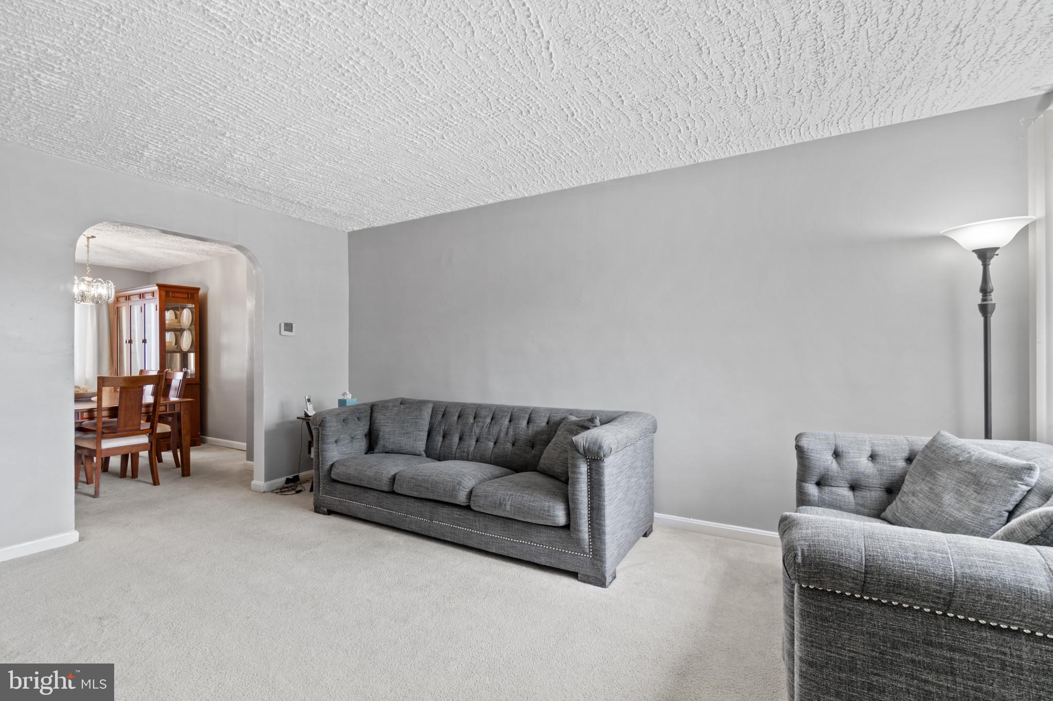 1102 Wedgewood Road Baltimore, MD 21229 - Photo 3 of 18 Beautiful Spacious Living / Family Room