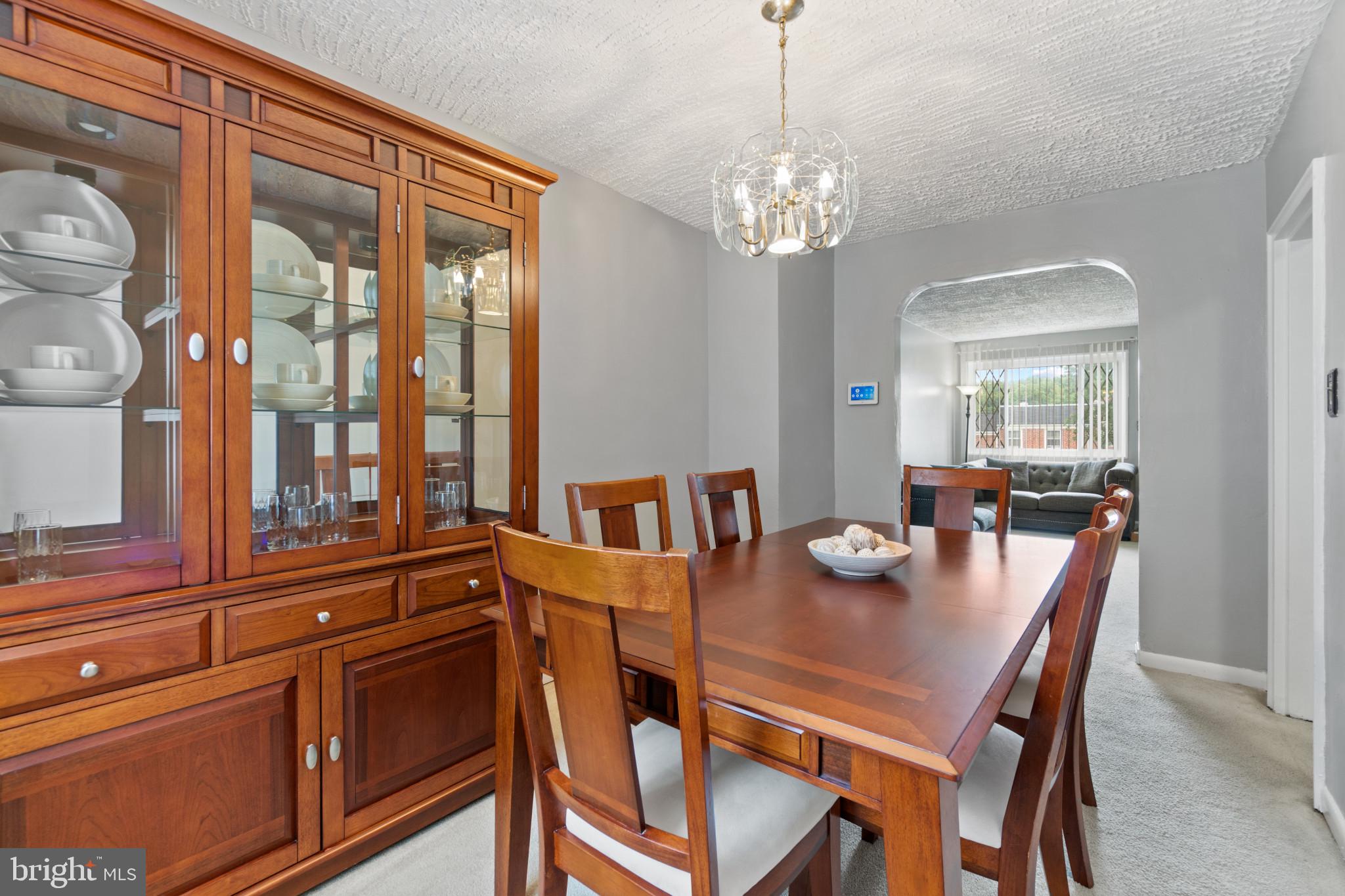 1102 Wedgewood Road Baltimore, MD 21229 - Photo 7 of 18 Spacious Eat-in Dinning Room