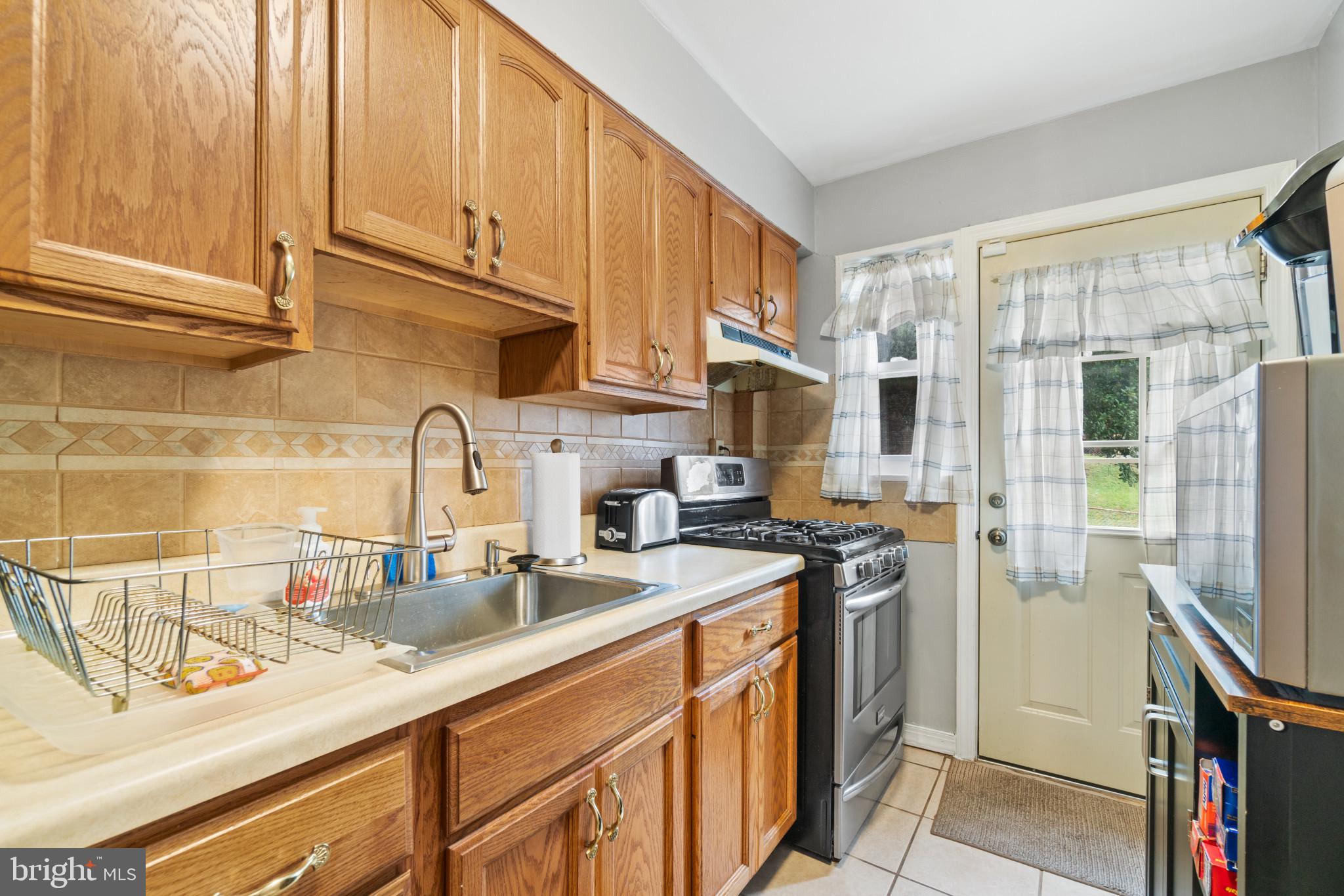 1102 Wedgewood Road Baltimore, MD 21229 - Photo 8 of 18 Kitchen
