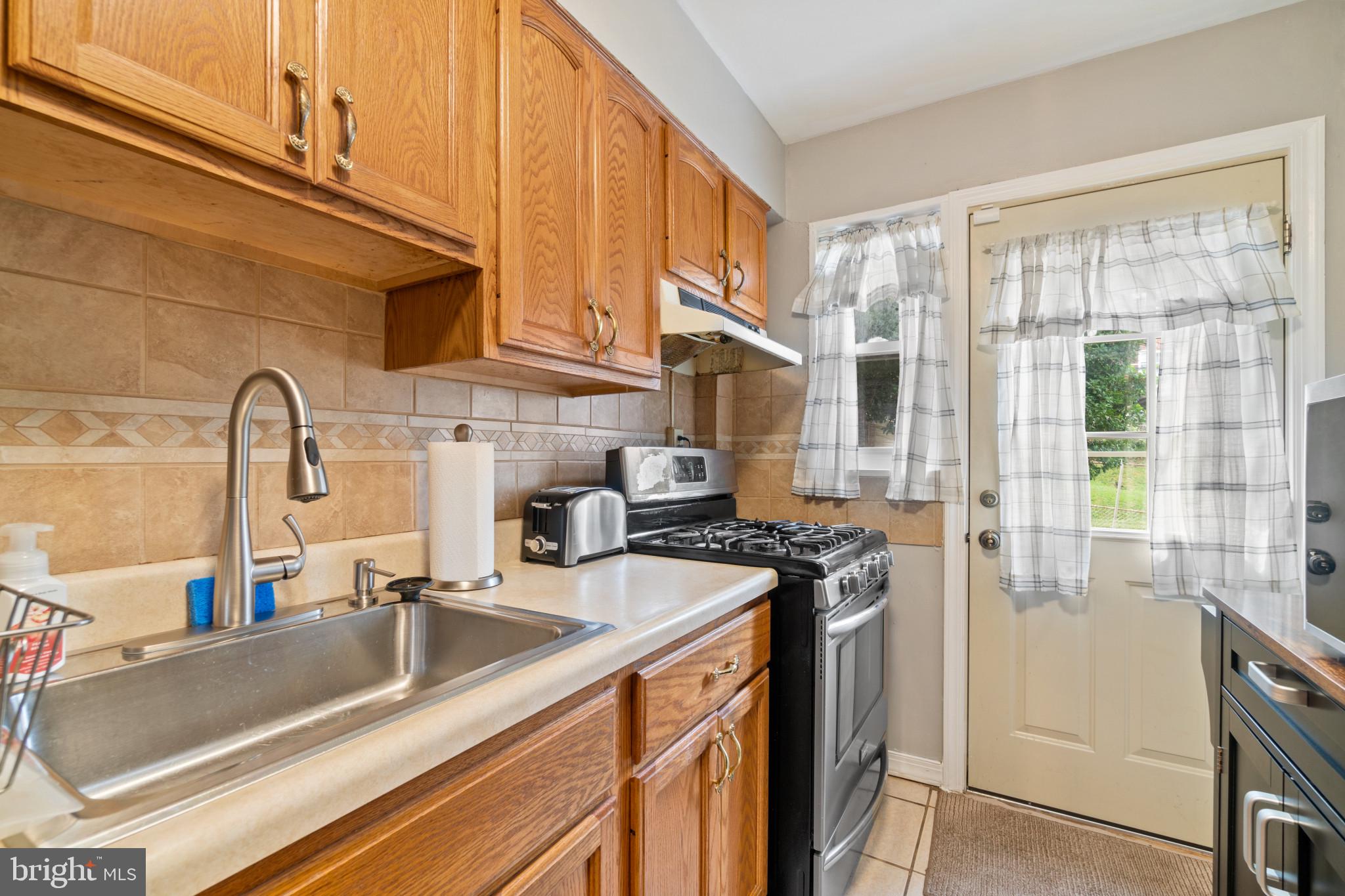 1102 Wedgewood Road Baltimore, MD 21229 - Photo 9 of 18 Kitchen