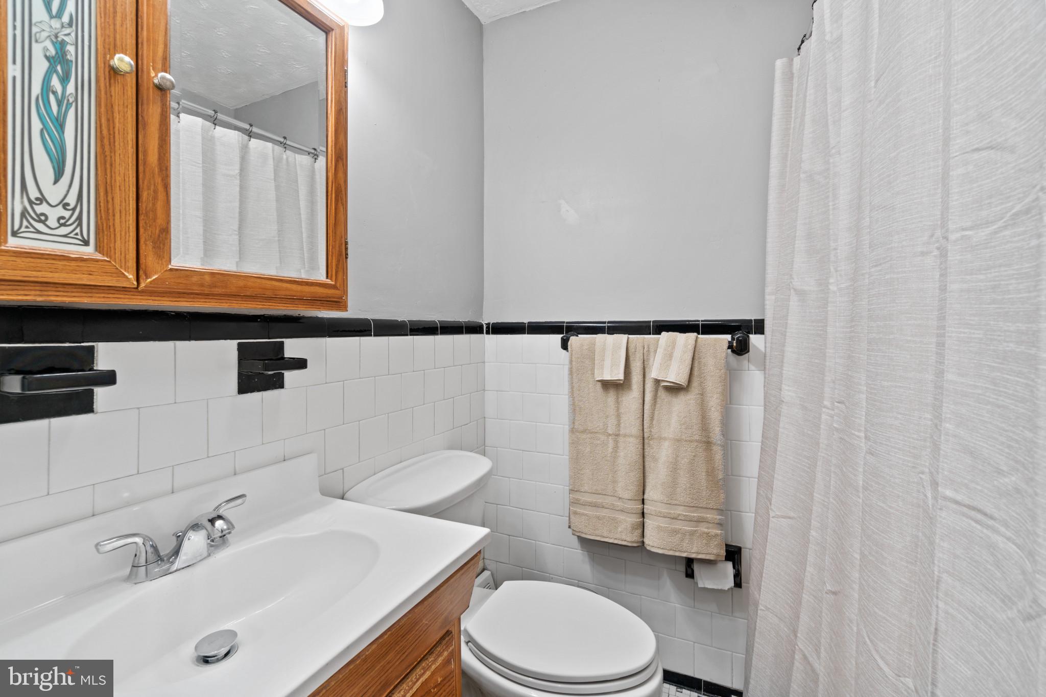 1102 Wedgewood Road Baltimore, MD 21229 - Photo 10 of 18 Bathroom