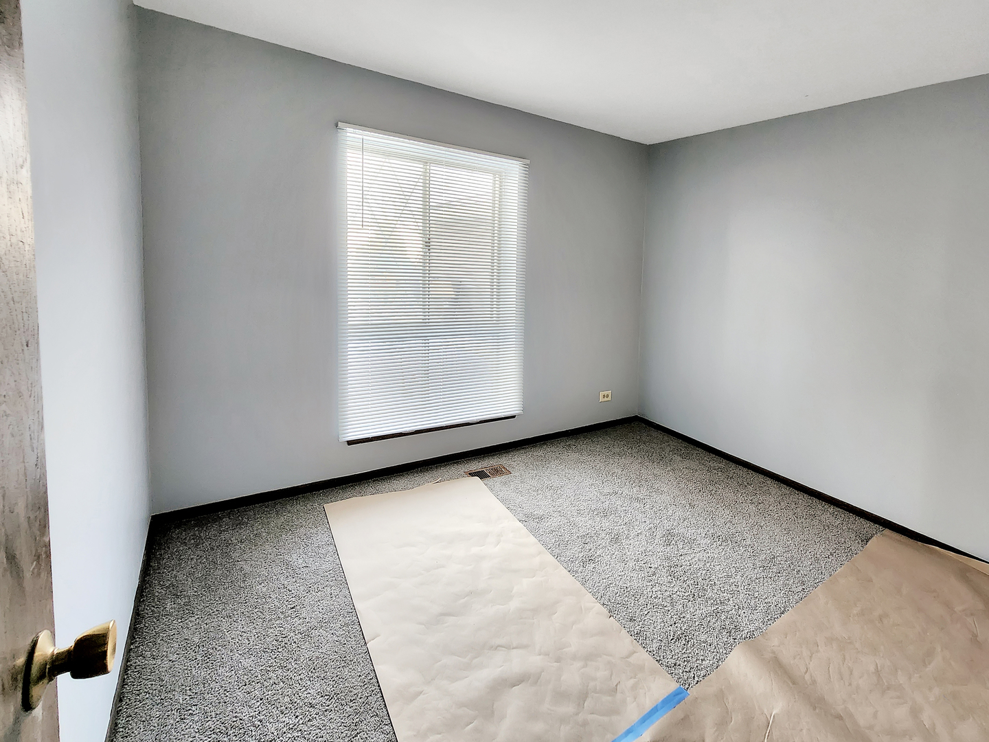 256 Waverly Drive Elgin, IL 60120 - Photo 4 of 6 an empty room with windows