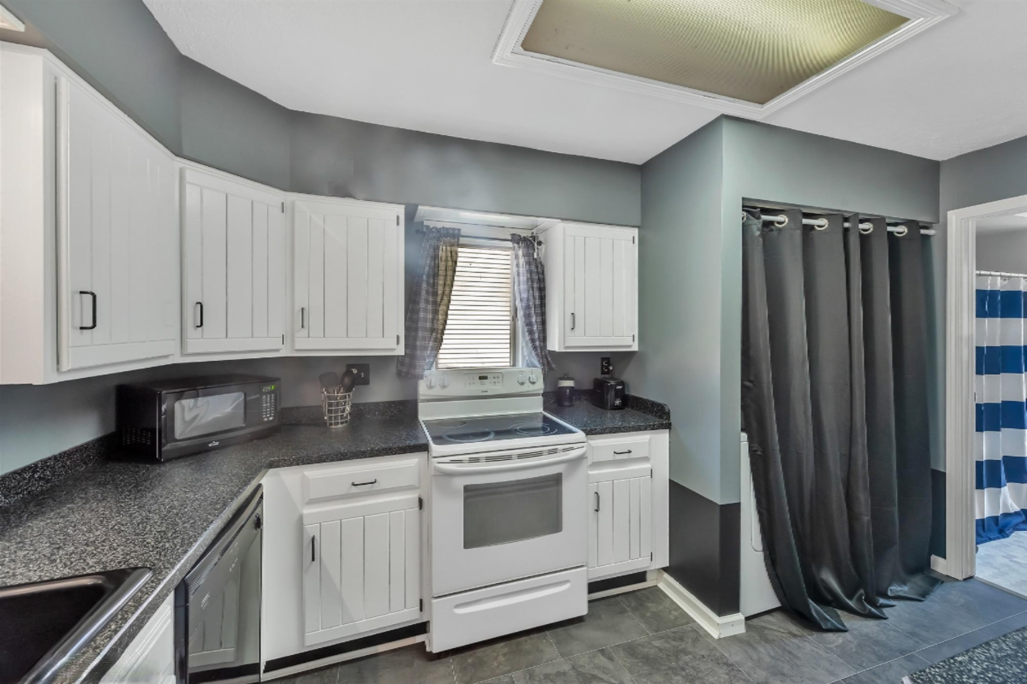 204 West May Street Belding, MI 48809 - Photo 13 of 28 15-204 W May St-windowstill-realest