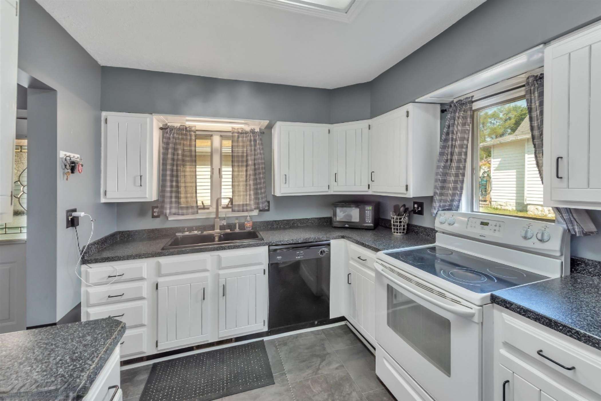 204 West May Street Belding, MI 48809 - Photo 14 of 28 16-204 W May St-windowstill-realest