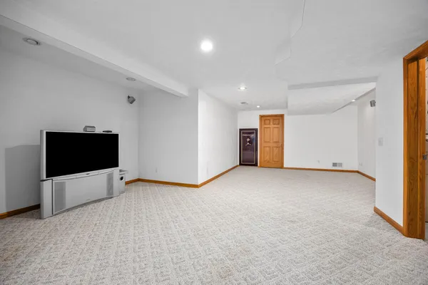 $549,900 | 6185 Willow Run Drive, Battle Creek, MI 49014