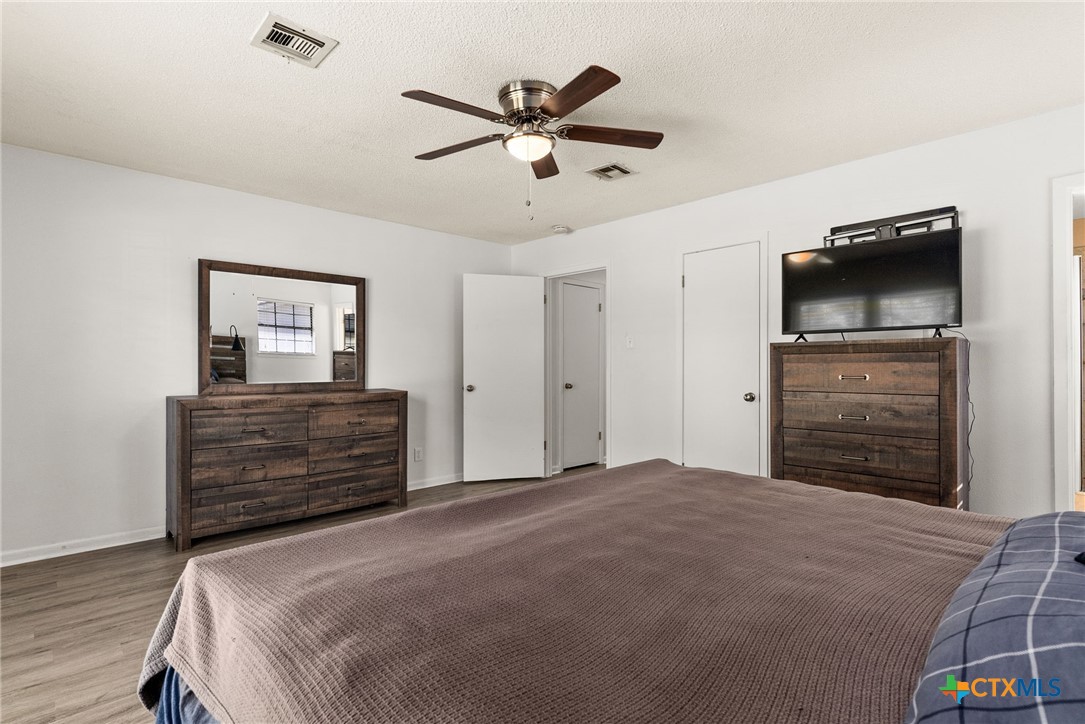 4117 Antelope Trail Temple, TX 76504 - Photo 22 of 30 a bedroom with a bed and a flat screen tv