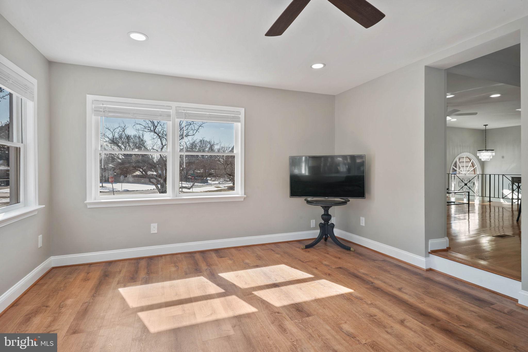 18901 Bloomfield Road Olney, MD 20832 - Photo 18 of 44 Full natural light sunroom
