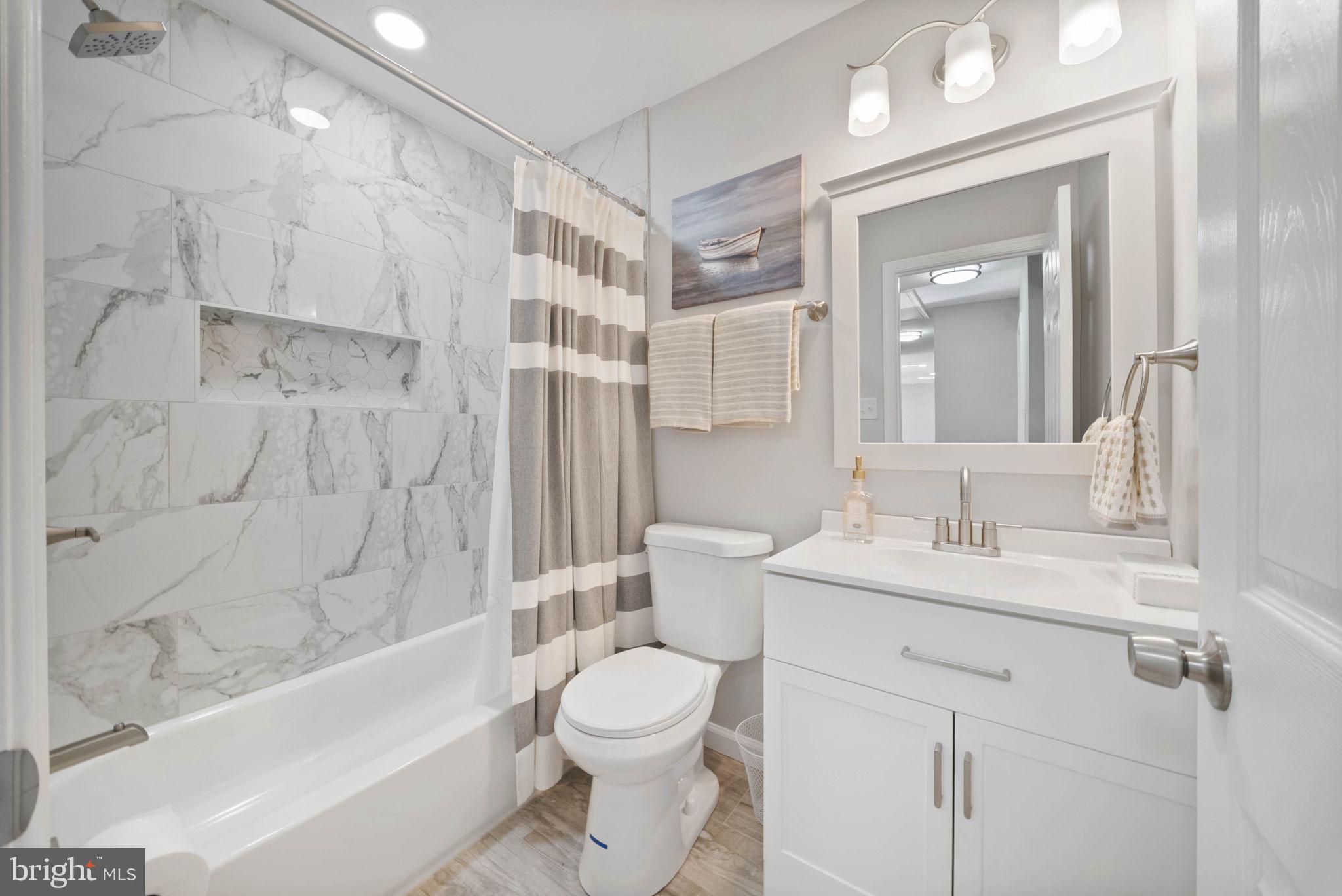 18901 Bloomfield Road Olney, MD 20832 - Photo 23 of 44 Hall bathroom