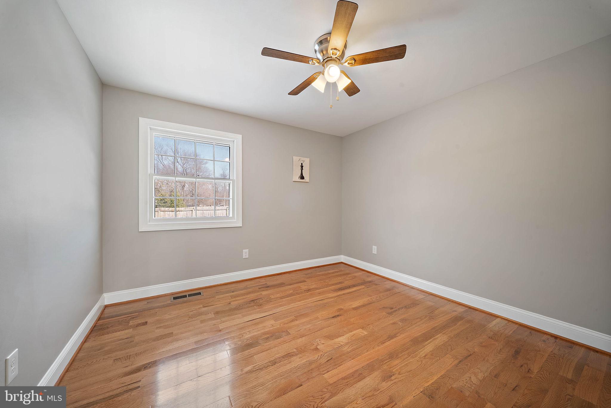 18901 Bloomfield Road Olney, MD 20832 - Photo 25 of 44 Bedroom 3 facing the frontyard