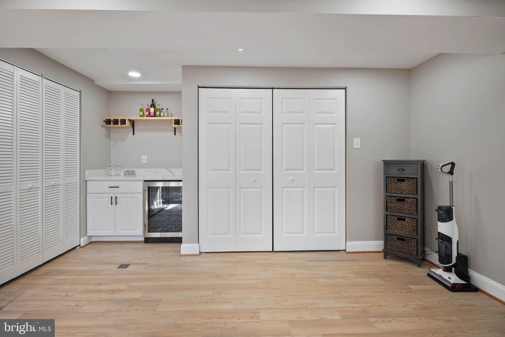 18901 Bloomfield Road Olney, MD 20832 - Photo 29 of 44 Beverage center