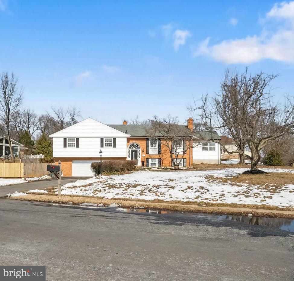 18901 Bloomfield Road Olney, MD 20832 - Photo 3 of 44 Large Corner Lot