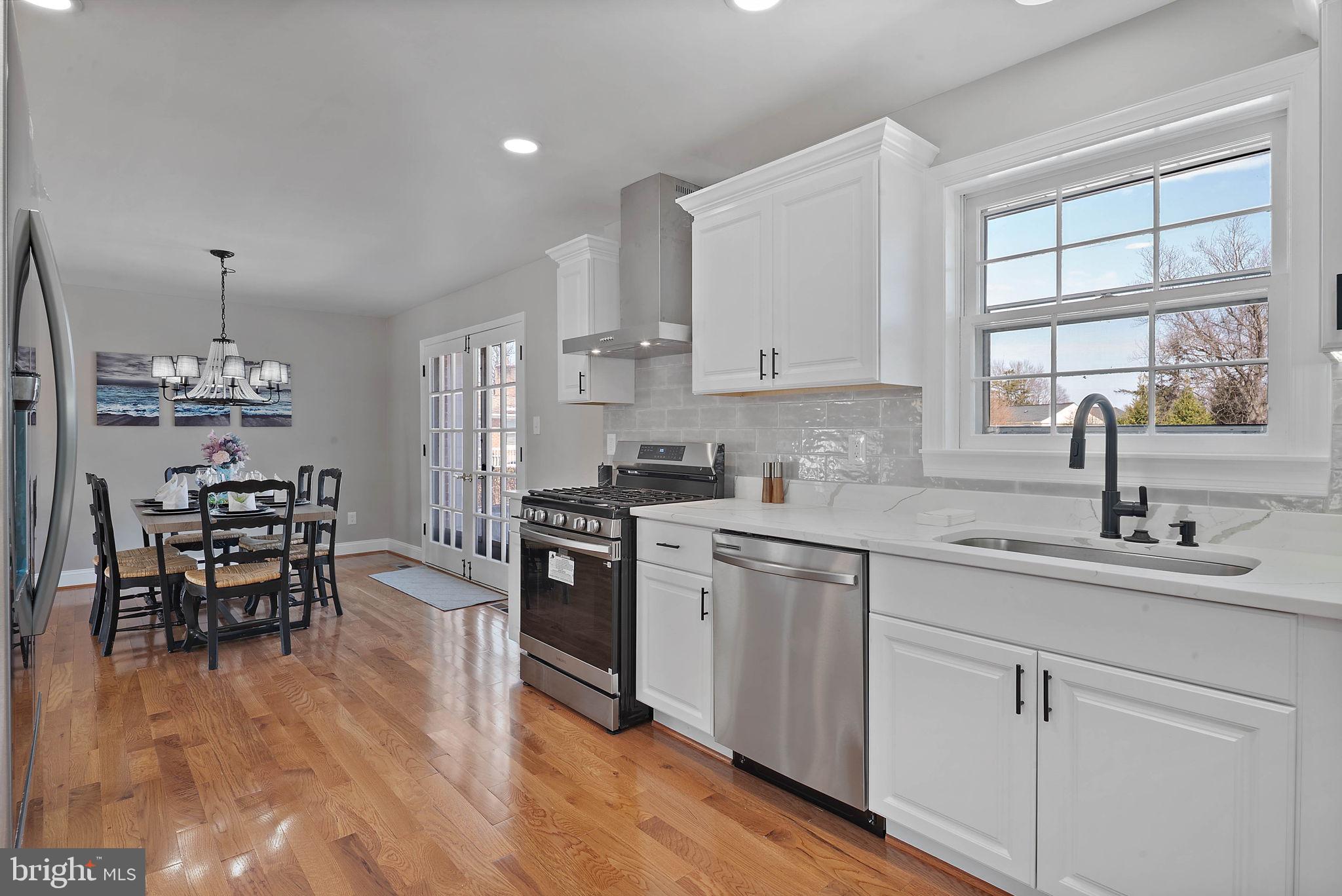 18901 Bloomfield Road Olney, MD 20832 - Photo 6 of 44 Kitchen looking in to the dining area