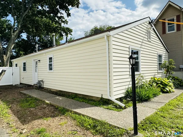$3,300 | 100 Ruden Street, West Haven, CT 06516