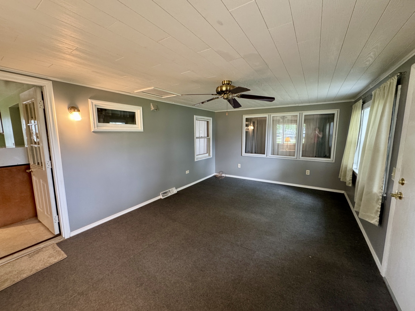 321 East North Street Sheffield, IL 61361 - Photo 11 of 26 an empty room with windows