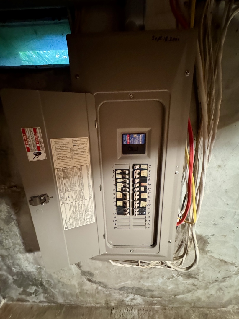 321 East North Street Sheffield, IL 61361 - Photo 21 of 26 a view of door