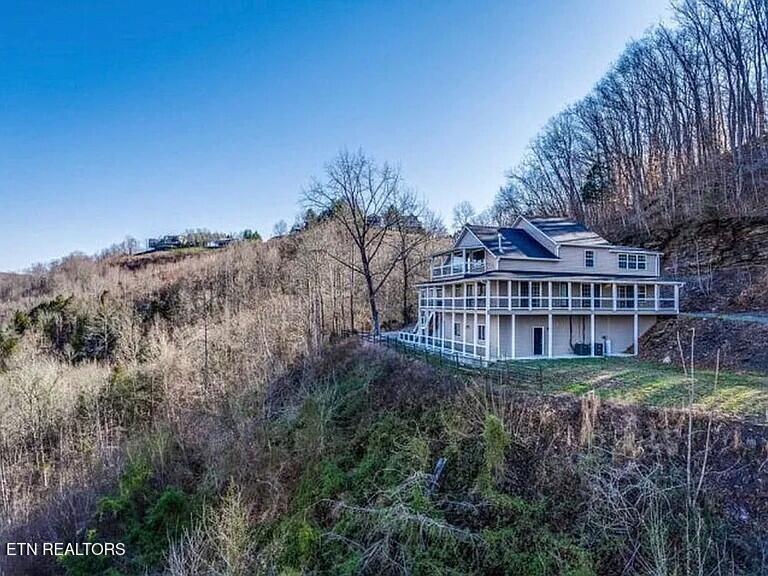 175 Dillon Road Baxter, TN 38544 - Photo 3 of 31 175-Dillon-Rd-03