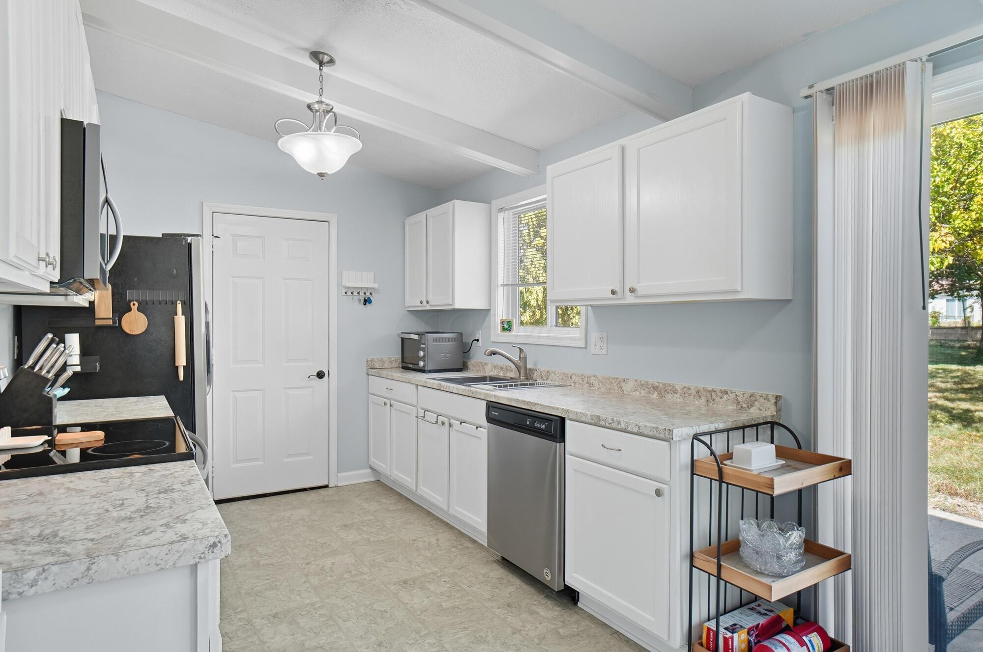 2134 Trent Road Columbus, OH 43229 - Photo 13 of 53 013
