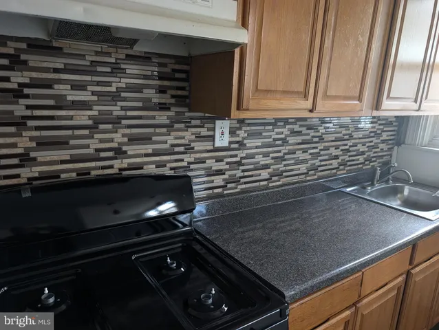 a car parked in front of a building