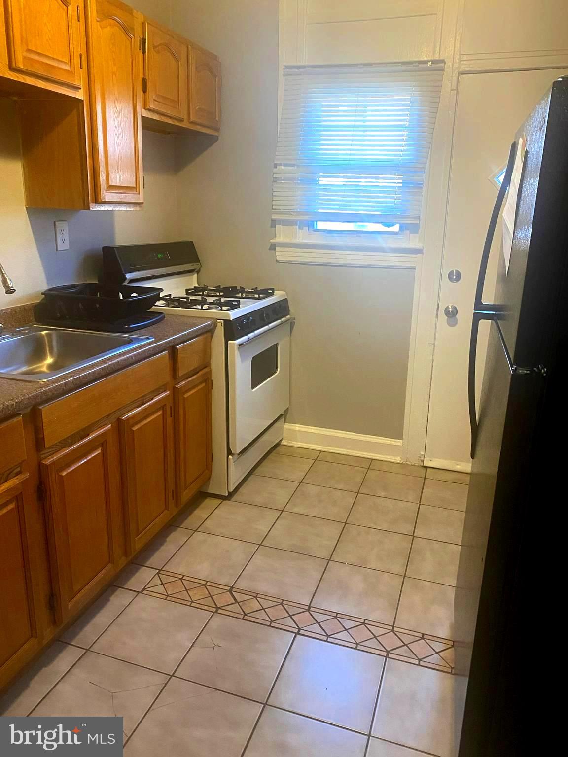 2540 Aisquith Street Baltimore, MD 21218 - Photo 12 of 34