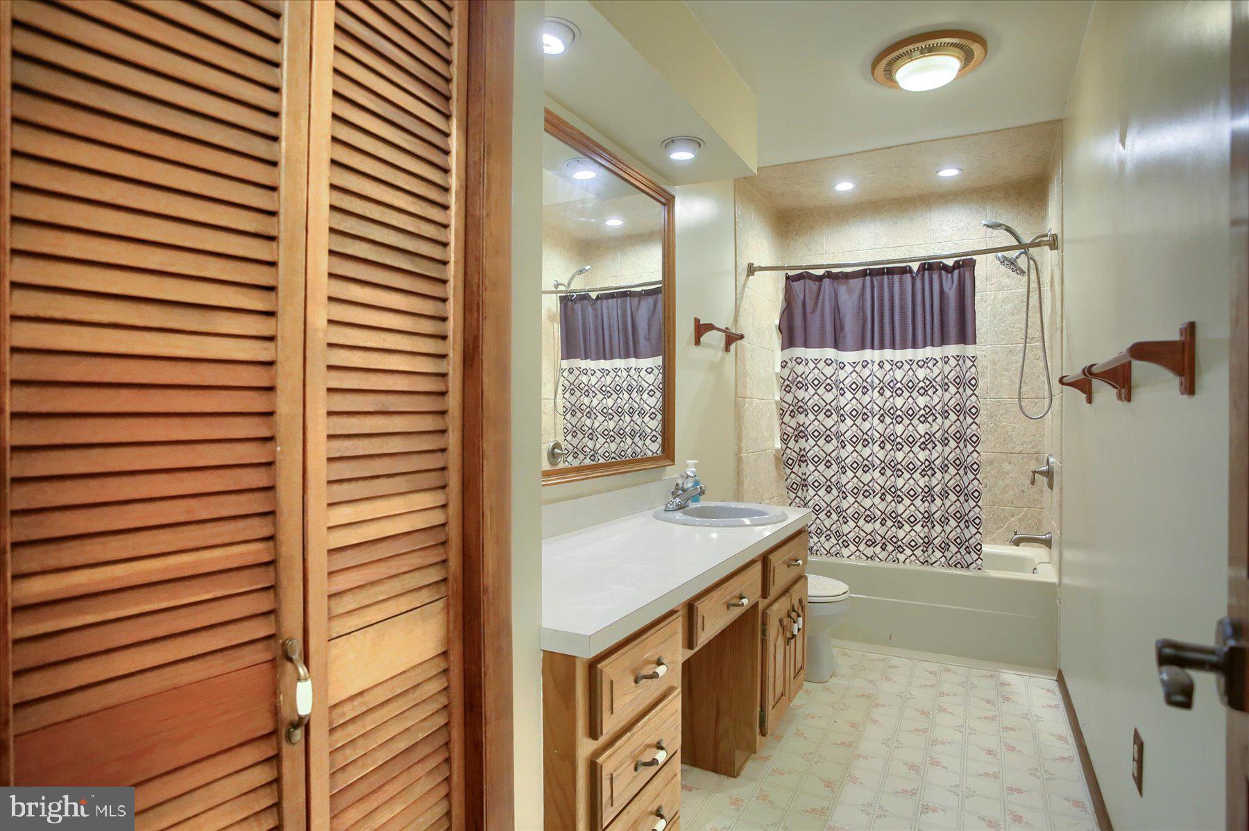 62 Tapeworm Road New Bloomfield, PA 17068 - Photo 23 of 40 Full hall bath