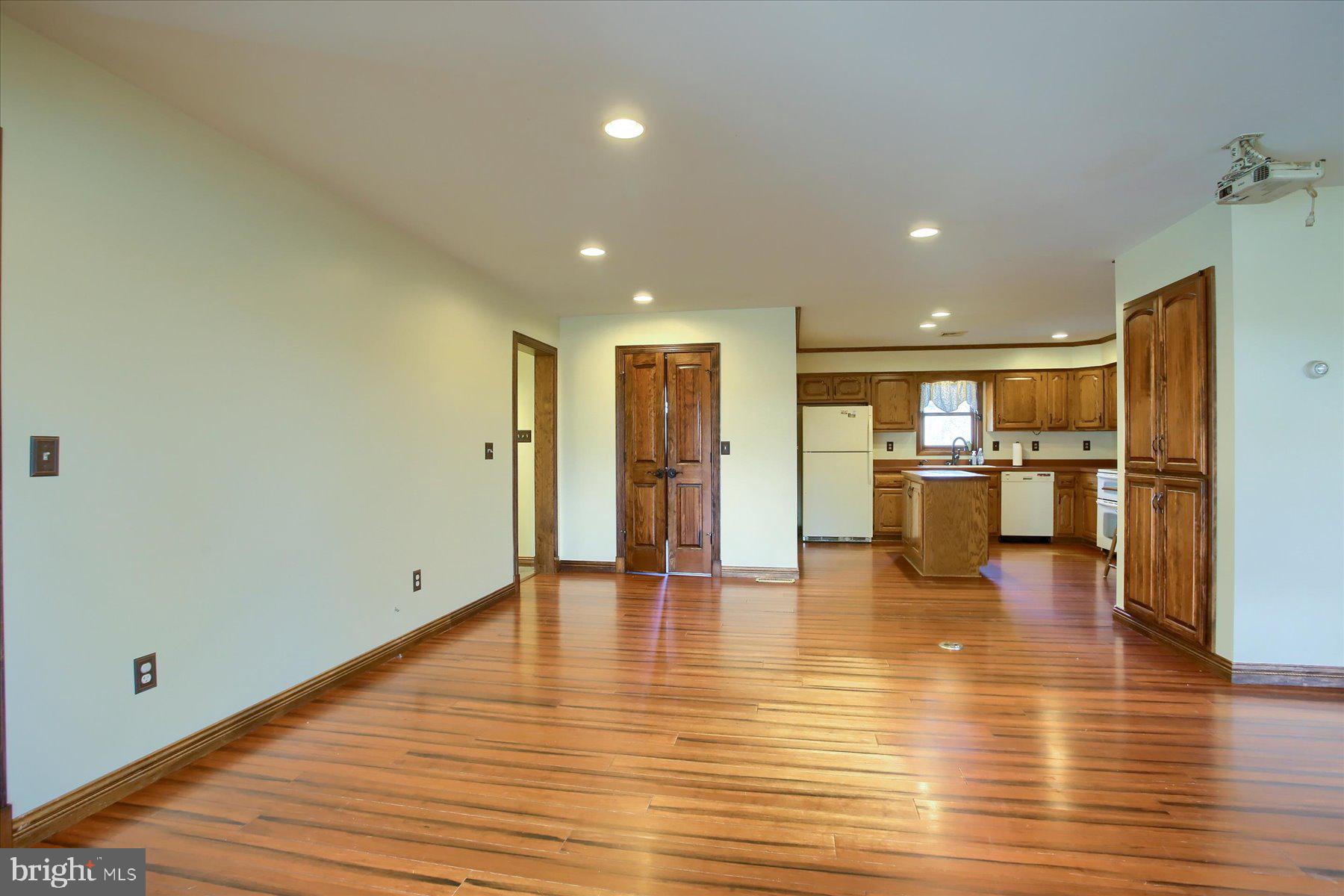 62 Tapeworm Road New Bloomfield, PA 17068 - Photo 10 of 40 Living area