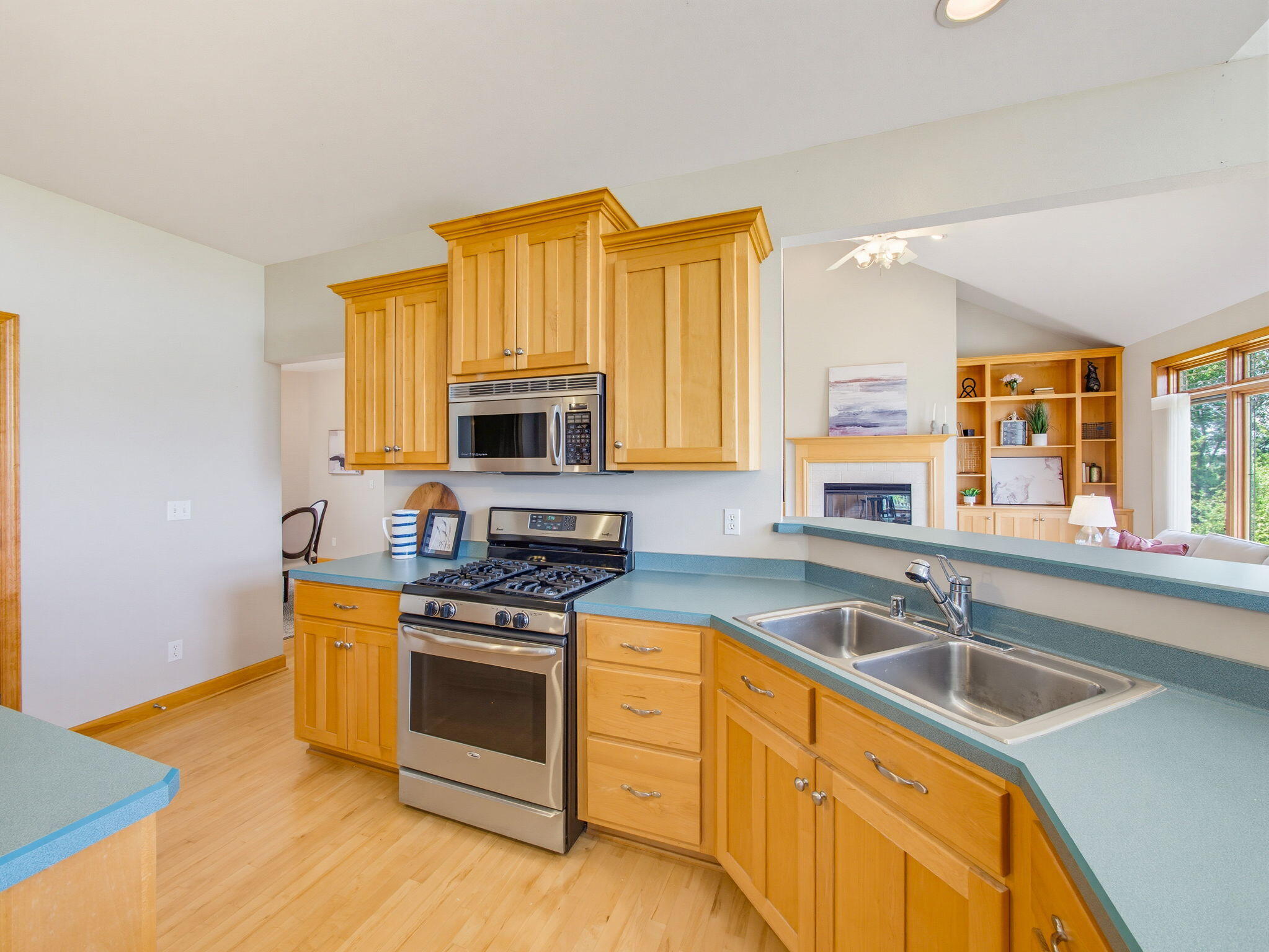 W225N3524 Wethersfield Road Pewaukee, WI 53072 - Photo 9 of 47 10-web-or-mls-w225n3524-wethersfield-rd