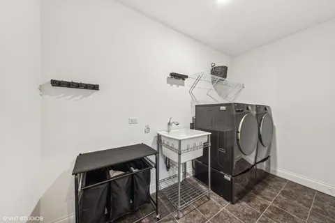 a view of entryway with furniture