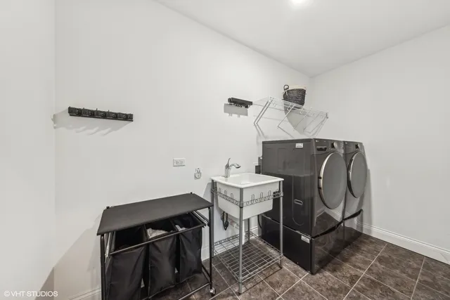 a view of entryway with furniture