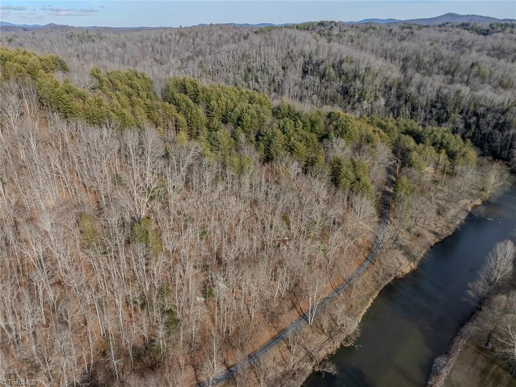 8-9 Haven Ridge Path Lansing, NC 28643 - Photo 4 of 15