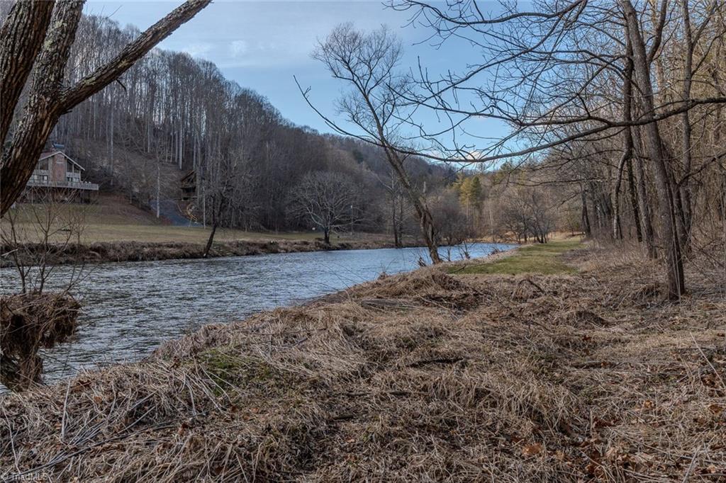 8-9 Haven Ridge Path Lansing, NC 28643 - Photo 5 of 15