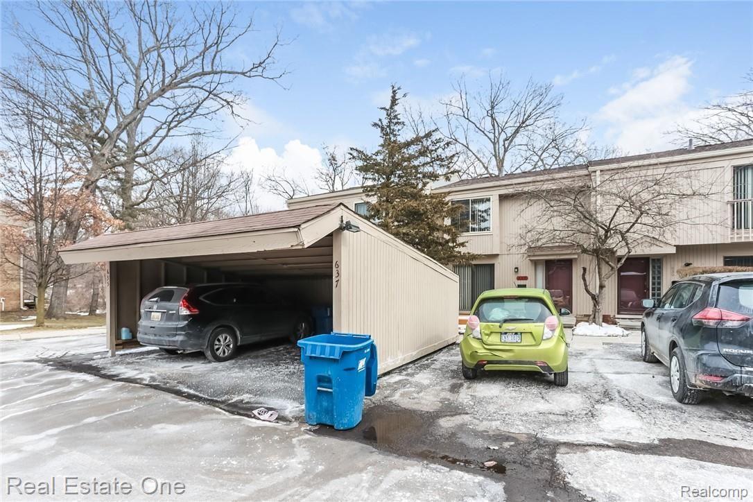 637 Oakbrook West, Unit 20 Rochester, MI 48307 - Photo 2 of 24 Carport