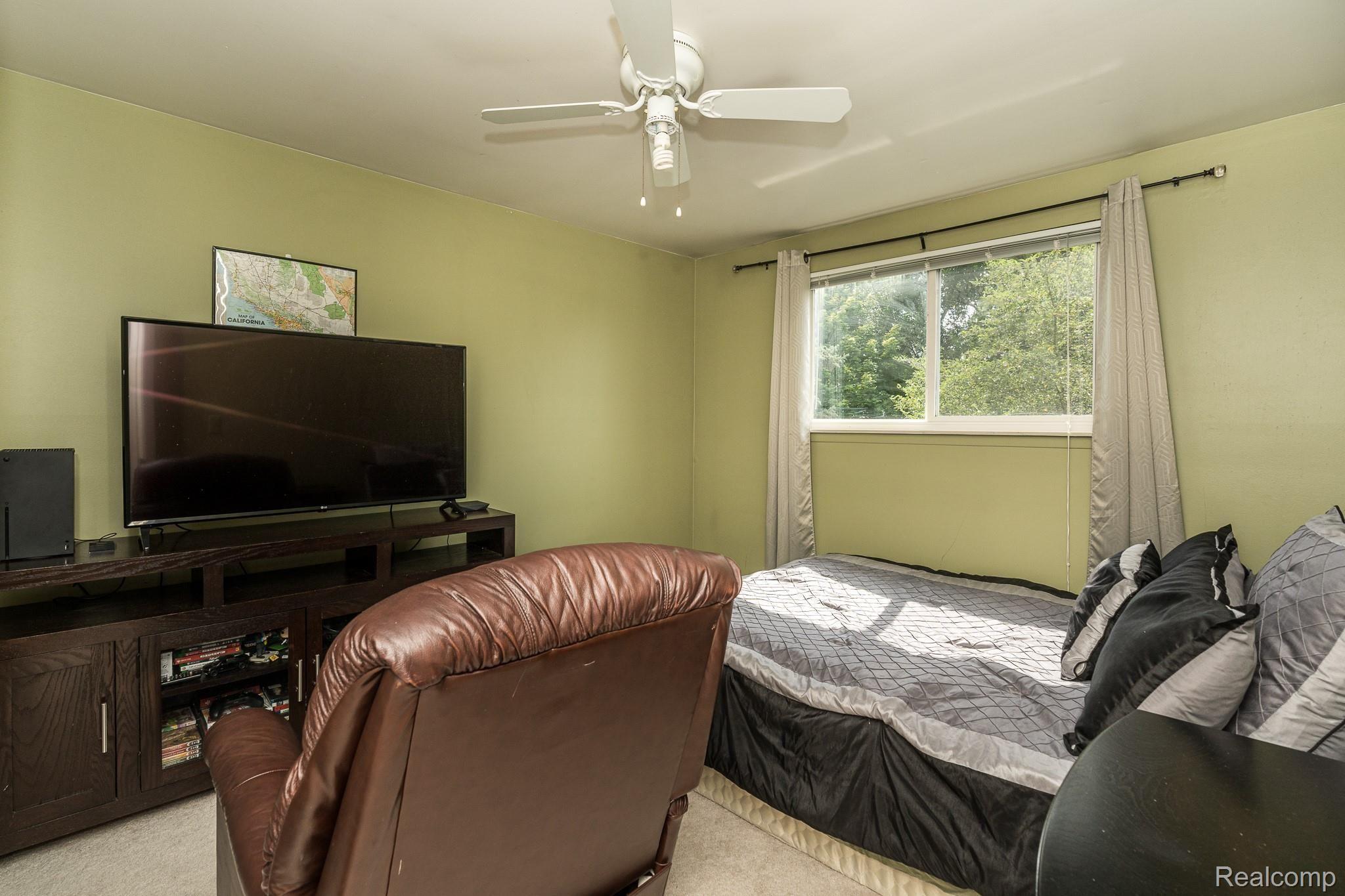 2802 Sandhurst Rochester, MI 48307 - Photo 20 of 24 2802 Sandhurst MLS-W016.jpg