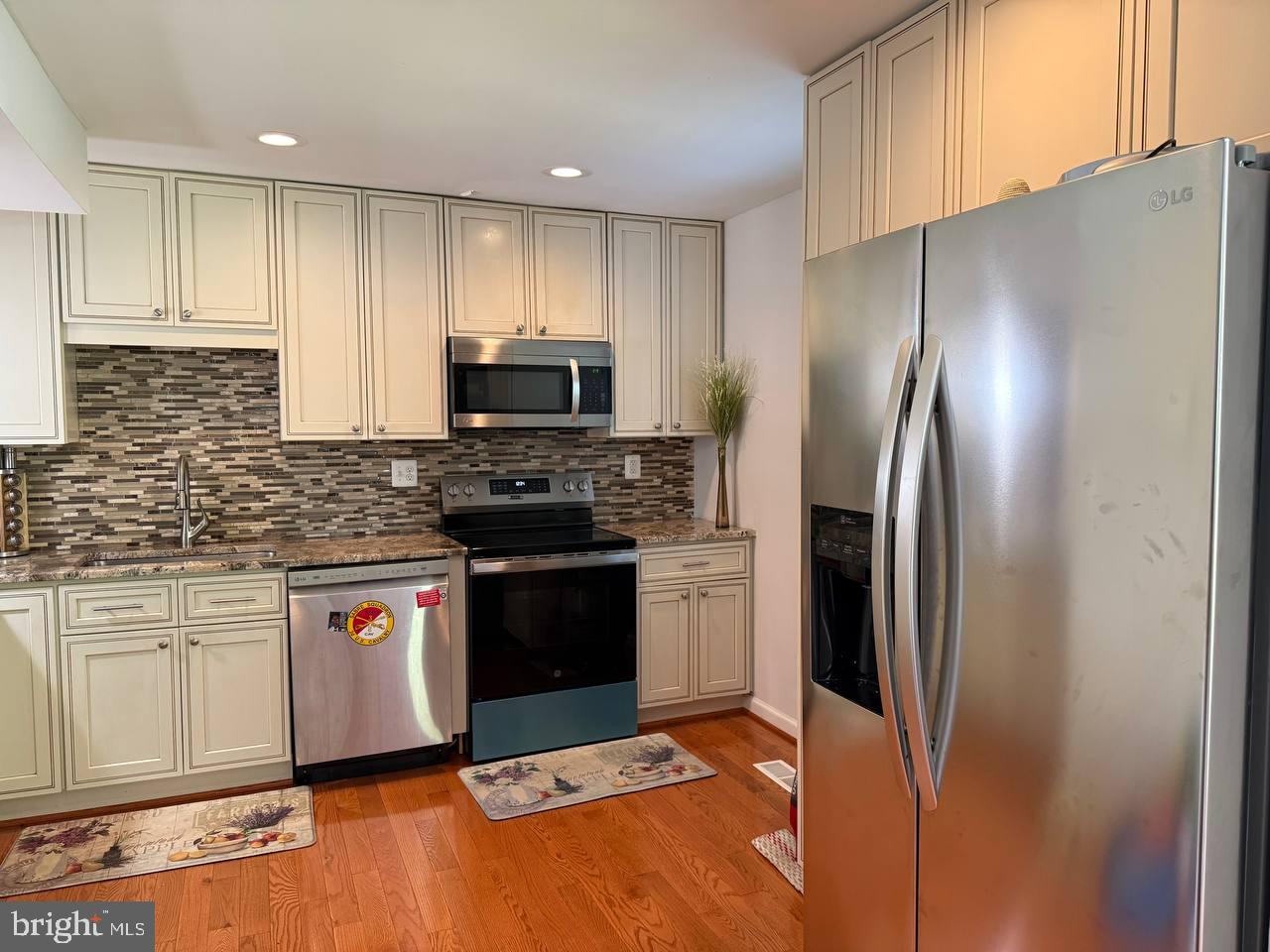6415 Blarney Stone Court Springfield, VA 22152 - Photo 8 of 20