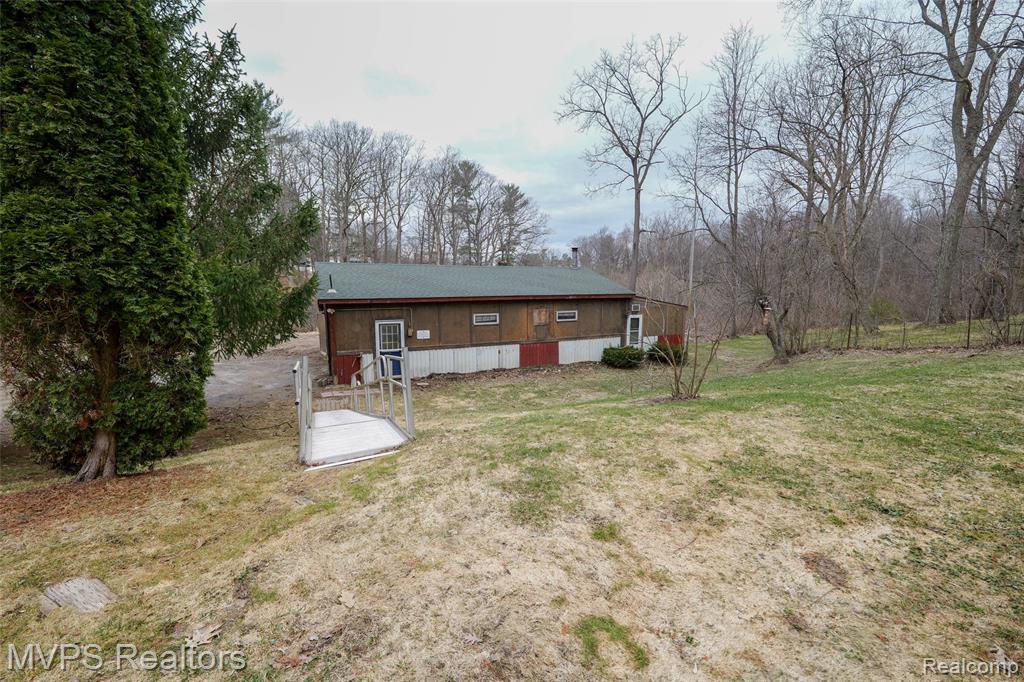 1721 Moffat Road Leonard, MI 48367 - Photo 24 of 38