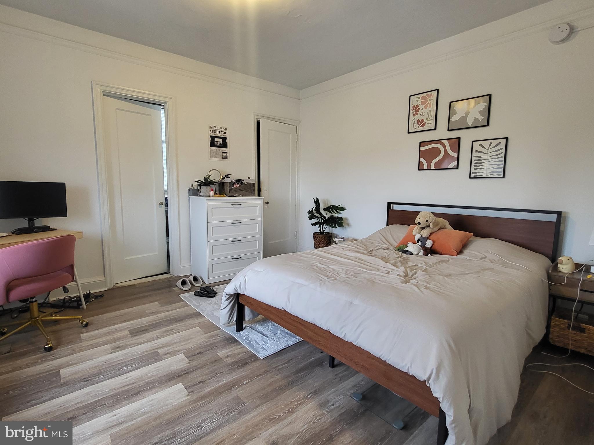 2031 Locust Street, Unit 1503 Philadelphia, PA 19103 - Photo 8 of 24 a bedroom with a bed and a desk