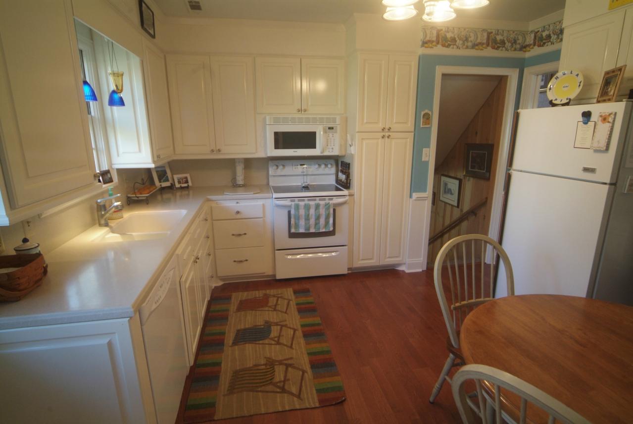1605 Wilbur Road Southwest Roanoke, VA 24015 - Photo 6 of 12 Kitchen